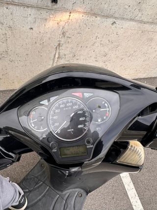 Honda SH 300 Scooter Negra