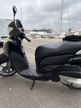Honda SH 300 Scooter Negra