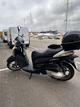 Honda SH 300 Scooter Negra