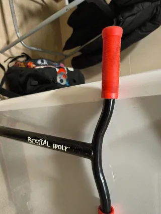 Patinete Bestial Wolf Jackie Rojo