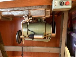 Máquina de coser industrial Juki DDL-5550 con mesa