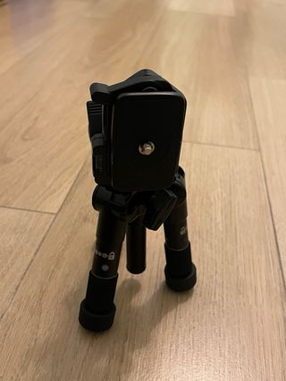 Trípode Velbon muy pequeño y ligero