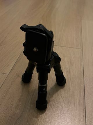 Trípode Velbon muy pequeño y ligero