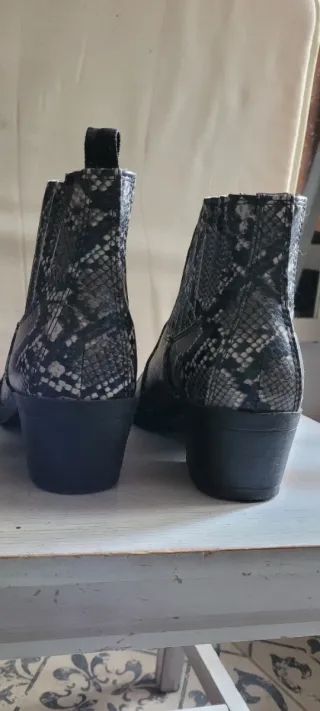 Botines mujer serpiente