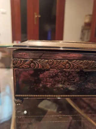 Antigua purera latón plateado y madera interior.