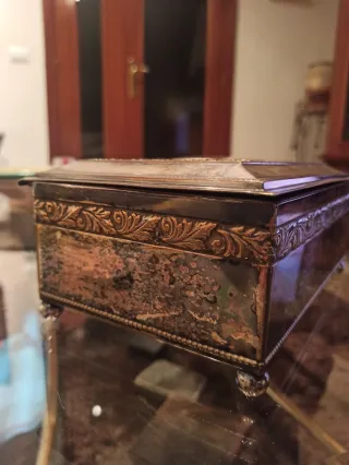 Antigua purera latón plateado y madera interior.