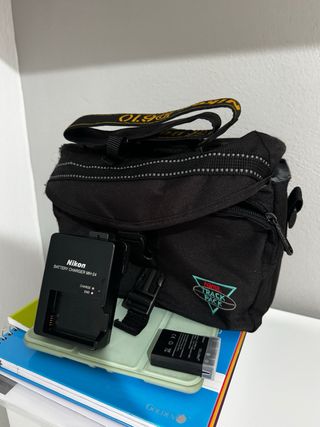 Cámara Nikon D1500 con objetivo