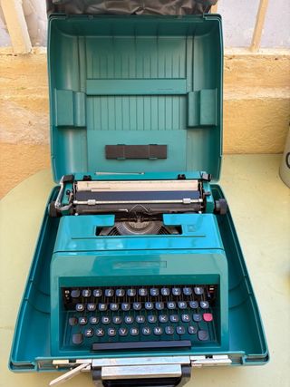 Máquina de escribir antigua verde