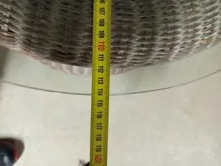 Tavolo da salotto in vimini e vetro