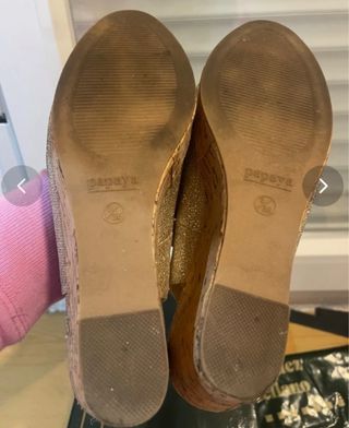 Sandalias cuña doradas y plateadas