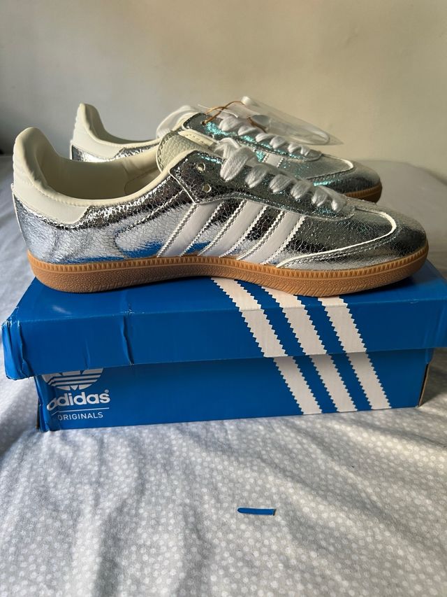 Adidas Samba Plata/Blanco de segunda mano por 50 EUR en Pamplona/Irua en  WALLAPOP