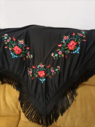 Manton Flamenco Bordado Negro