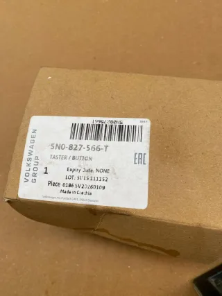 Pulsador Portón VW Audi Skoda 5N0827566T