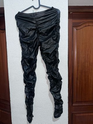 Pantalones negros drapeados