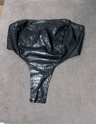 Top negro efecto piel