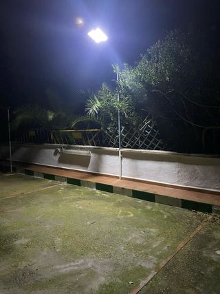 Farola Solar modelo estándar 1000W con Sensor.