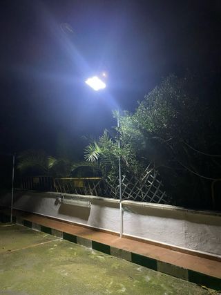 Farola Solar modelo estándar 1000W con Sensor.