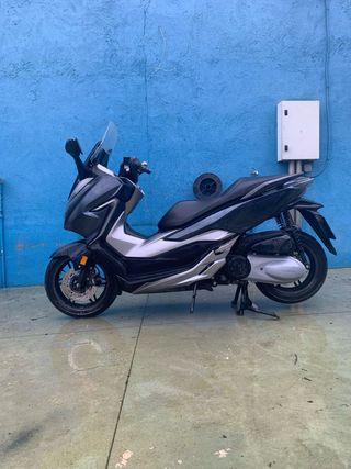 Honda Forza 300 Scooter Negro/Plata