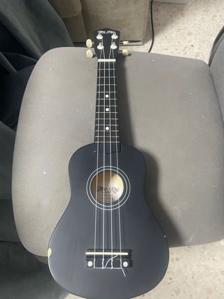 Funda y Ukelele Negro MaKai
