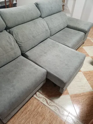 Sofá de tela gris