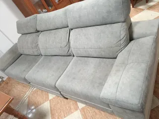 Sofá de tela gris
