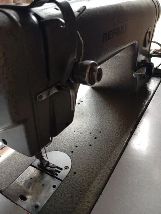 Máquina de coser industrial plana Refrey
