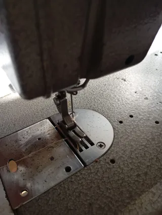 Máquina de coser industrial plana Refrey