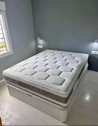 Armario de madera color beige/marrón