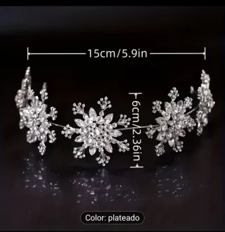 Tiara con detalles brillantes