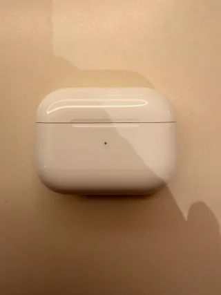 Custodia bianca per AirPods Apple