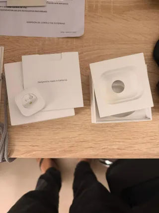 Custodia bianca per AirPods Apple