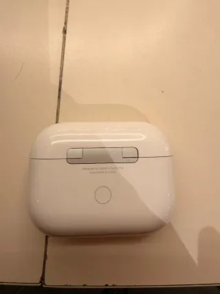 Custodia bianca per AirPods Apple