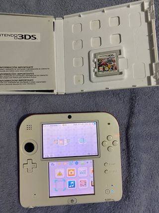 Nintendo 2DS Blanca y Roja + Super Smash Bros.
