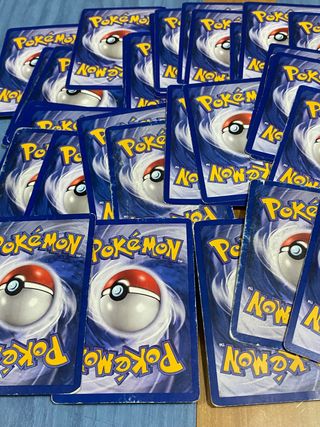 36 cartas pokémon BASE SET holandés