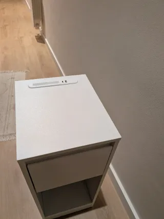 2 Comodini Bianchi (1 Montato)