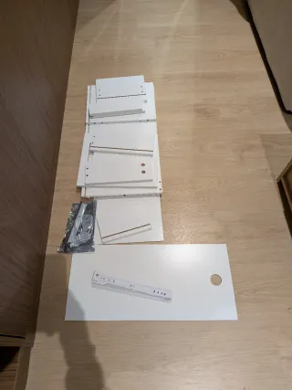 2 Comodini Bianchi (1 Montato)