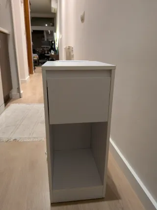 2 Comodini Bianchi (1 Montato)