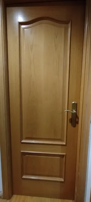 Puerta de madera de roble