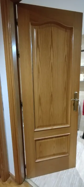 Puerta de madera de roble