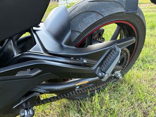 Kawasaki ER6F Sportbike Roja y Negra