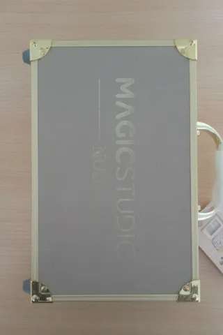 Maletín de maquillaje Magictudio dorado