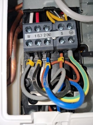 Electricidad aire acondicionado y fontanería