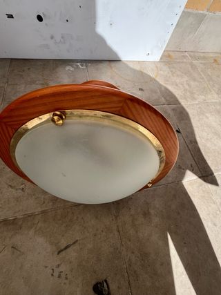 Lámpara de cristal y madera