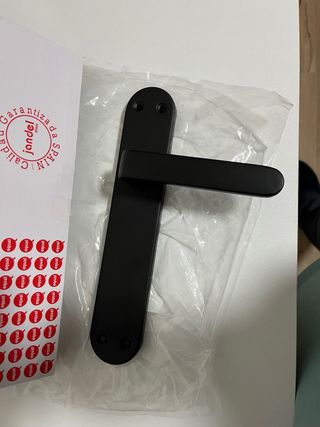 Manivela negra mate con placa Jandel