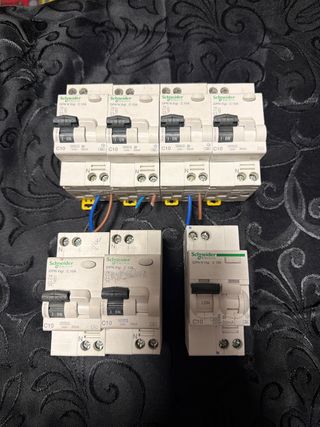 Lote 6 Interruptores Schneider DPN N Vigi C10A