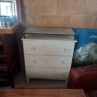 Cajonera de madera blanca