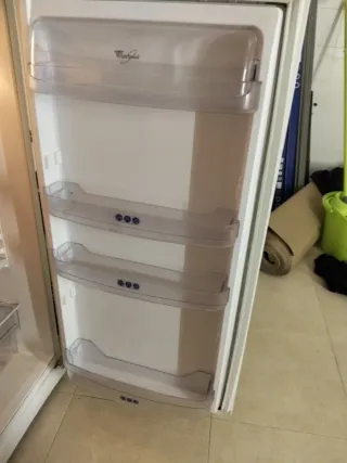 Nevera blanca Whirlpool.