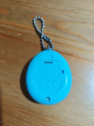 Tamagotchi Azul con Diseño Divertido