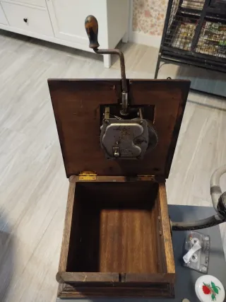 Gramófono antiguo con bocina