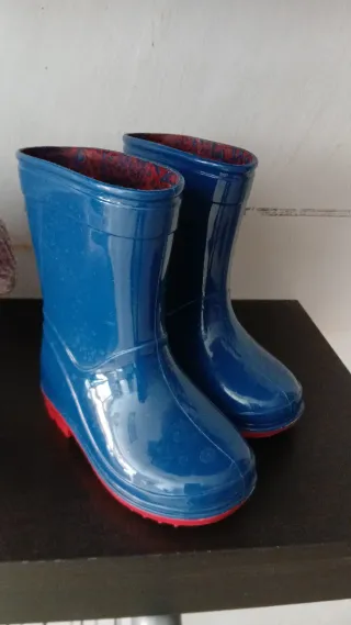 Botas de agua azules para niños